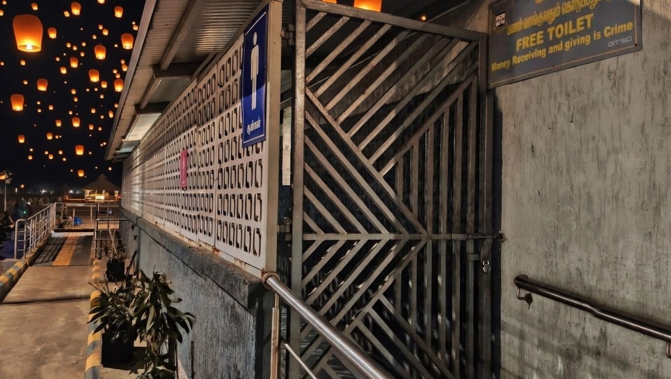 Toilets Marina Beach